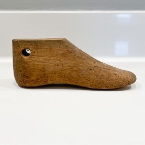 1 ANTIQUE VINTAGE PRIMITIVE PINE WOOD SHOE FORM MOLD HOME DECOR COBBLER